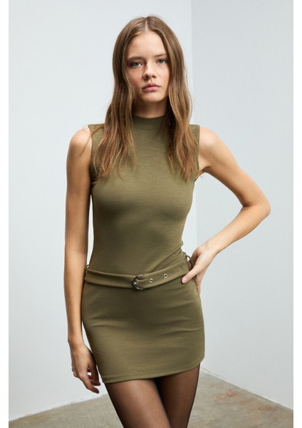 ELIARA Kadın Yarım Balıkçı Yakalı Kolsuz Beli Ayarlanabilir Kemer Tokalı Mini Haki Elbise