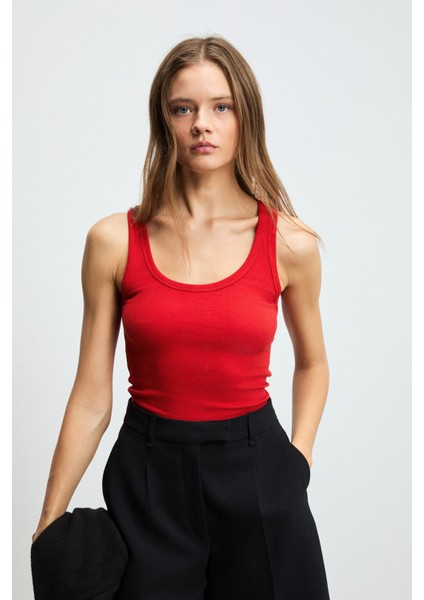 Lıllesol Kadın Fitilli Görünümlü Slim Fit Vücuda Oturan Havuz Yakalı Pamuklu Basic Kırmızı Atlet