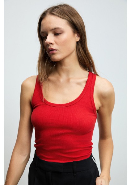 Lıllesol Kadın Fitilli Görünümlü Slim Fit Vücuda Oturan Havuz Yakalı Pamuklu Basic Kırmızı Atlet fırsatları