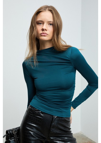 SOLEMA Kadın Bisiklet Yakalı Büzgü Detaylı Slim Petrol Mavisi Bluz