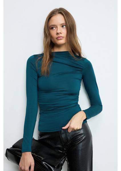 SOLEMA Kadın Bisiklet Yakalı Büzgü Detaylı Slim Petrol Mavisi Bluz fiyatları