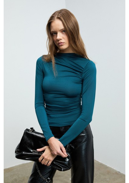 SOLEMA Kadın Bisiklet Yakalı Büzgü Detaylı Slim Petrol Mavisi Bluz fırsatları