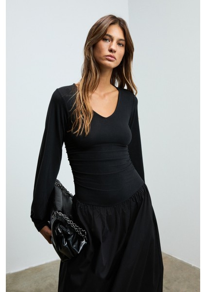 PANI YOKEND Kadın V Yakalı Büzgü Detaylı Esnek Kumaşlı Eteği Poplin Siyah Elbise modelleri
