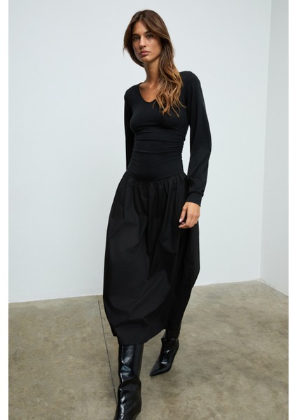 PANI YOKEND Kadın V Yakalı Büzgü Detaylı Esnek Kumaşlı Eteği Poplin Siyah Elbise indirimleri