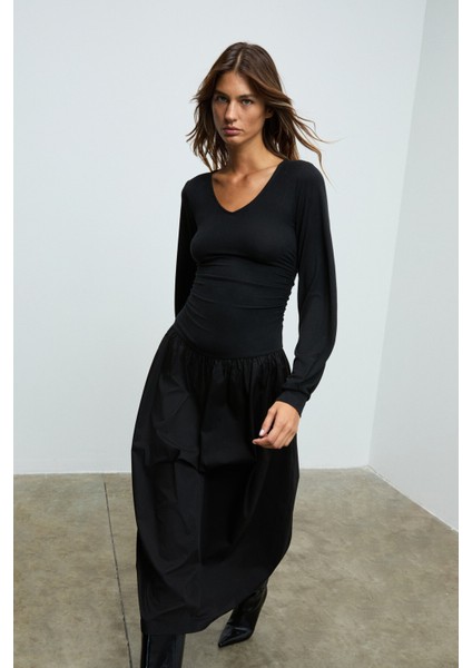 PANI YOKEND Kadın V Yakalı Büzgü Detaylı Esnek Kumaşlı Eteği Poplin Siyah Elbise