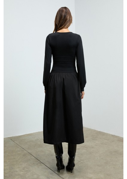 PANI YOKEND Kadın V Yakalı Büzgü Detaylı Esnek Kumaşlı Eteği Poplin Siyah Elbise