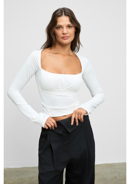 SILIVRA Kadın Havuz Yakalı Esnek Kumaşlı Slim Fit Beyaz Bluz fiyatları
