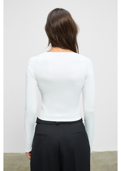 SILIVRA Kadın Havuz Yakalı Esnek Kumaşlı Slim Fit Beyaz Bluz