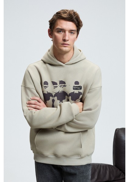 ARMAND Erkek Kapüşonlu Kanguru Cepli Önü Baskılı Oversize Taş Rengi Sweatshirt modelleri