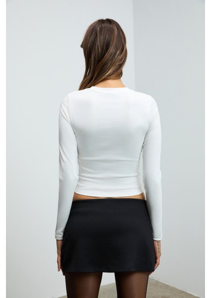 GRIGROS Kadın Esnek Kumaşlı Vücuda Oturan Slim Fit Uzun Kollu Beyaz T-Shirt indirimleri