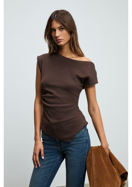 REHINGA Kadın Asimetrik Yaka Regular Kısa Kol Kahverengi Bluz