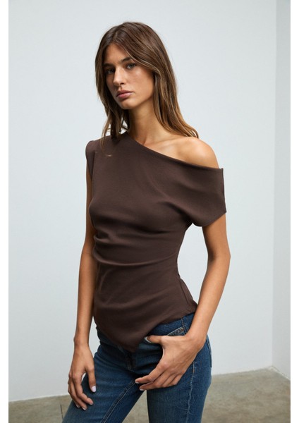 REHINGA Kadın Asimetrik Yaka Regular Kısa Kol Kahverengi Bluz modelleri