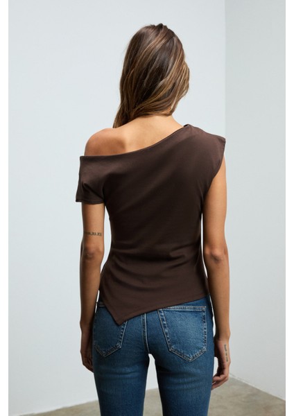 REHINGA Kadın Asimetrik Yaka Regular Kısa Kol Kahverengi Bluz indirimleri