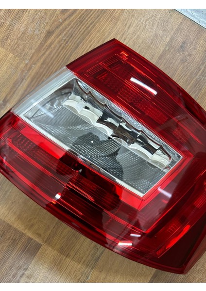 Skoda Octavia Sağ Stop Lambası Ledsiz 2013-2016 5E5945112