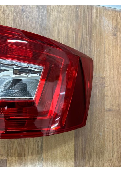 Skoda Octavia Sağ Stop Lambası Ledsiz 2013-2016 5E5945112 fiyatları