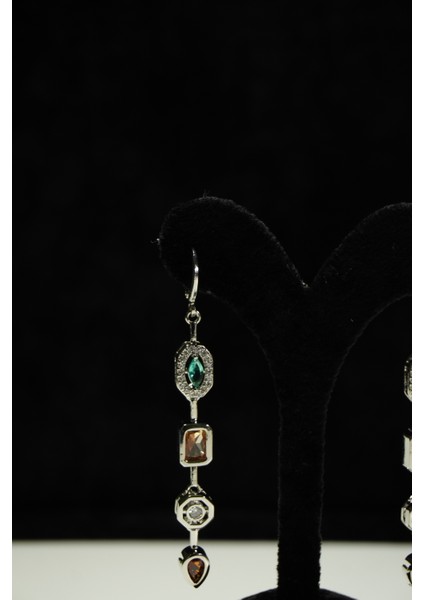 Çelik Uzun Sallantılı Zirkon Taşlı Küpe fırsatları