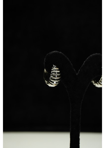 Minimal Bombeli Çelik Küpe fırsatları