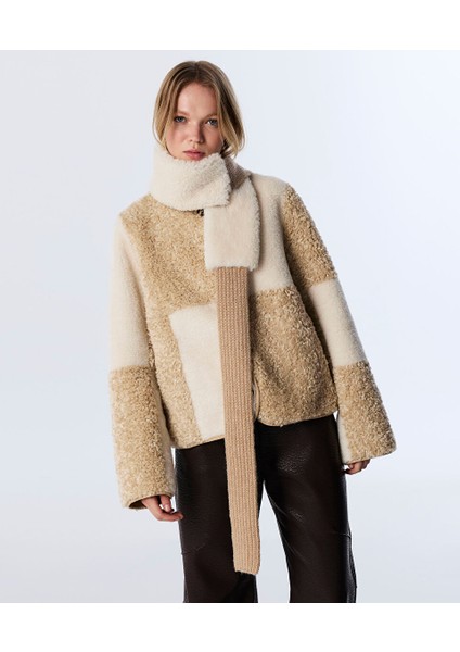 Çıkarılabilir Atkılı Colorblock Mont TW6250012011003 fiyatları