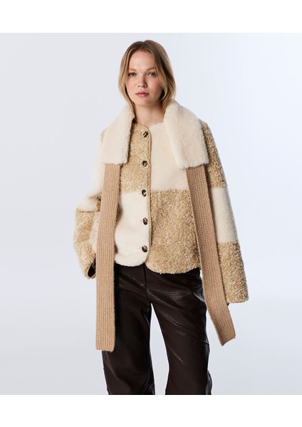 Çıkarılabilir Atkılı Colorblock Mont TW6250012011003 fırsatları