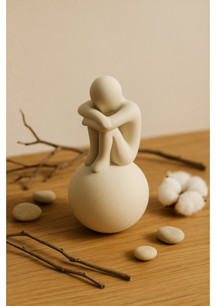 Minimalist Düşünen Figür Biblo – 10 cm | Modern Sanatsal Dekor