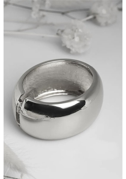 Düz ve Kalın Metal Gümüş Rengi Cuff Bileklik fırsatları