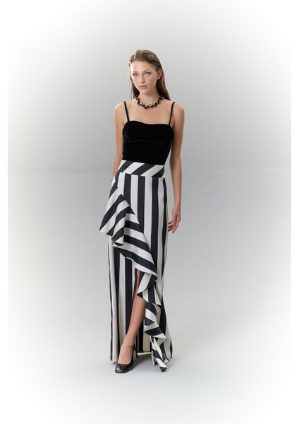 Çizgili Asimetrik Maksi Boy Tafta Etek Siyah-Ekru K2515004_118 fırsatları