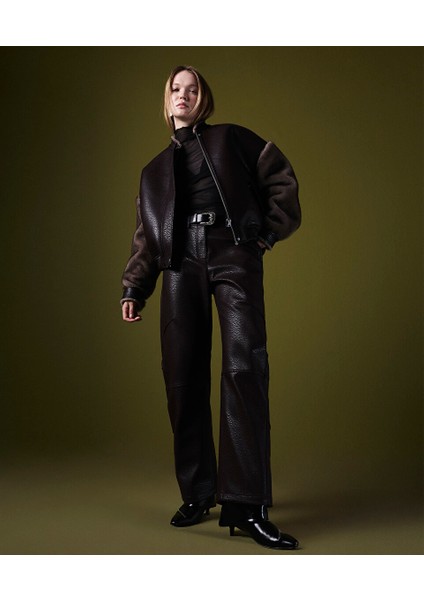 DOKULU DERİ GÖRÜNÜMLÜ PANTOLON TW6250003174074