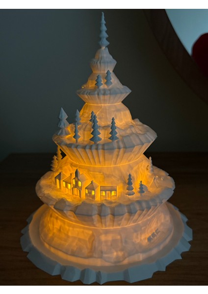 Işıklı Kış Köyü Dağ Dekoru – 3D Tasarım LED Işıklı Yeni Yıl Süsü (Beyaz)