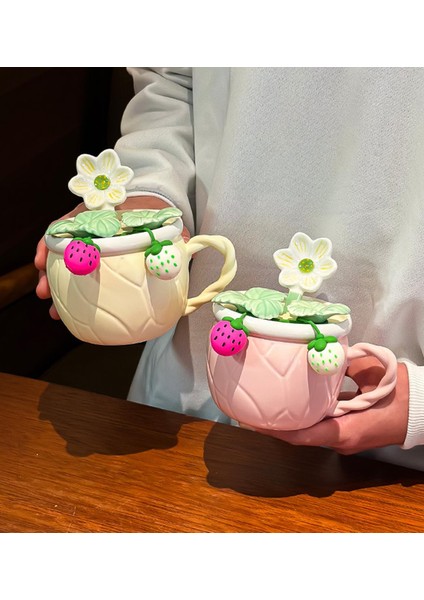 Çilek Bahçesi Temalı Seramik Kupa