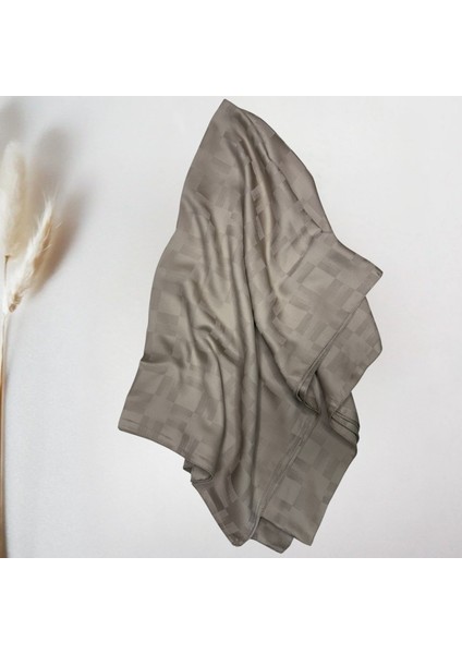 Jakarlı Dama Desenli Krem Şal fırsatları