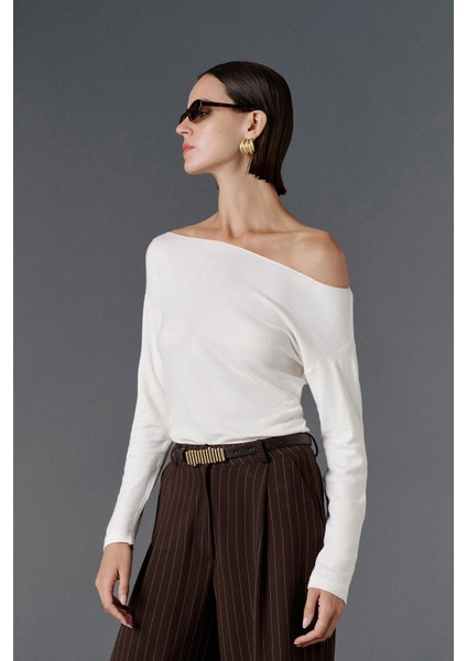 Kayık yaka triko kazak