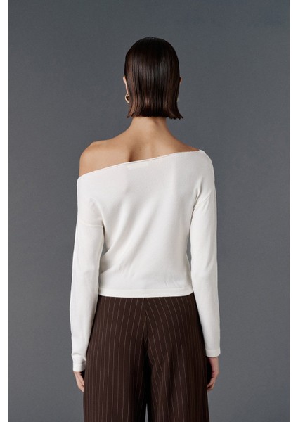 Kayık yaka triko kazak indirimleri