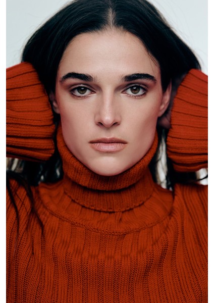 Kolları düğmeli örgü kazak