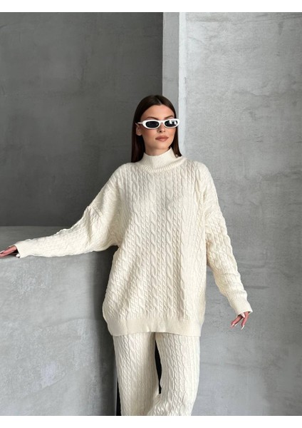 Kahve Atkılı Saç Örgülü Triko Pantolon Takım