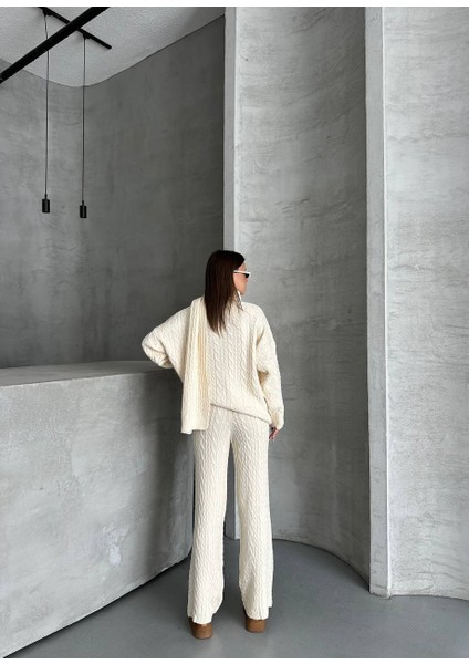 Kahve Atkılı Saç Örgülü Triko Pantolon Takım fırsatları