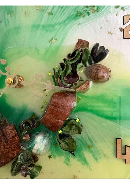 El Yapımı Epoksi Duvar Saati | Kurutulmuş Bitki Detaylı | Yeşil & Beyaz | 30 cm