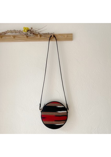 Çona Maxi - Kalın Çizgili Siyah Deri Yuvarlak Çanta fiyatları