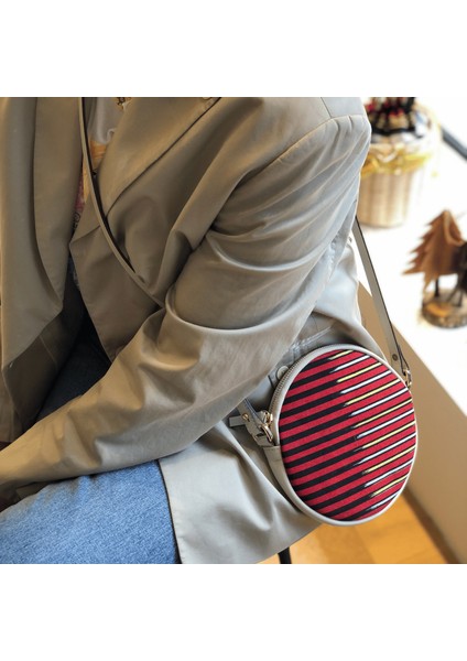 Çona Maxi - İnce Çizgili Bej Deri Yuvarlak Çanta