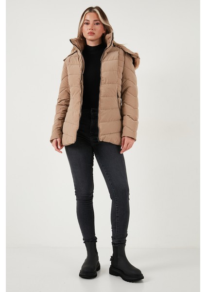 Kapitoneli Slim Fit Çıkarılabilir Kapüşonlu Mont Bayan Mont 497MARA