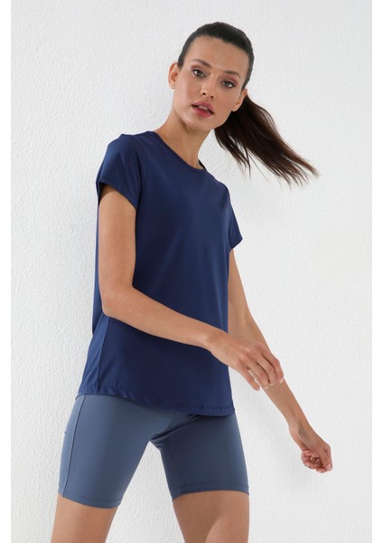 İndigo Basic Kısa Kol Standart Kalıp O Yaka Kadın T-Shirt - 97144 fiyatları