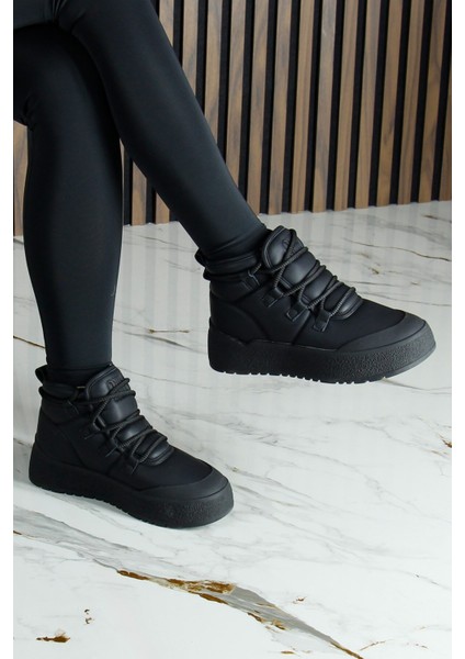 Siyah Vegan Kürk Astarlı Bağcıklı Yuvarlak Burun Flatform Taban Günlük Bot