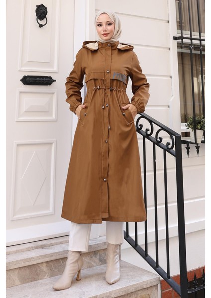 Yazı Detaylı Kapşonlu Mont Taba 15900