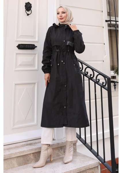 Yazı Detaylı Kapşonlu Mont Siyah 15900