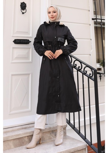 Yazı Detaylı Kapşonlu Mont Siyah 15900