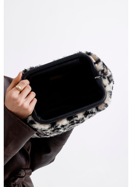 Kadın Kahverengi Leopar Desenli Peluş Clutch El Çantası