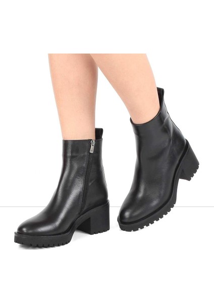 Kadın Siyah Fermuarlı Deri Bot