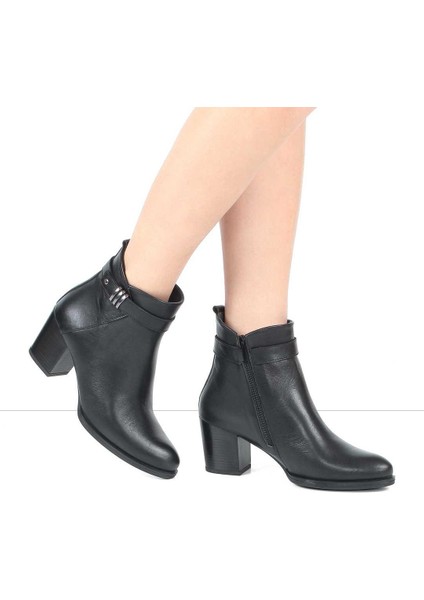 Kadın Siyah Fermuarlı Deri Bot