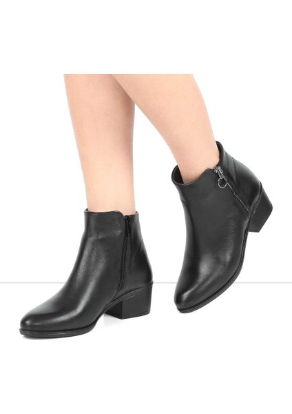 Kadın Siyah Fermuarlı Deri Bot