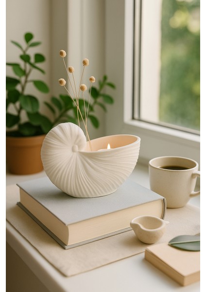 Deniz Kabuğu Formlu El Yapımı Mumluk – 13×8×7.4 cm | Zarif & Sakin Atmosfer fırsatları