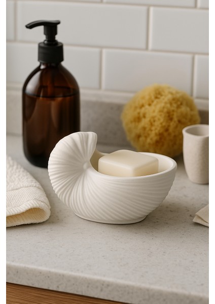 Deniz Kabuğu Formlu El Yapımı Mumluk – 13×8×7.4 cm | Zarif & Sakin Atmosfer